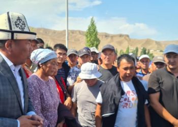 Жергиликтүү тургундар тосуп алган Ош-Баткен-Исфана жолу ачылды