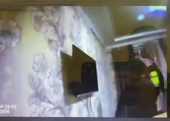 Ошто жаш кыз 5-кабаттан секирүүгө аракет кылган (видео)