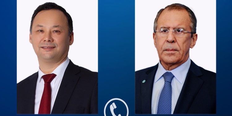 Кыргызстан менен Орусиянын тышкы иштер министрлери соода борбордогу окуя боюнча сүйлөшүштү