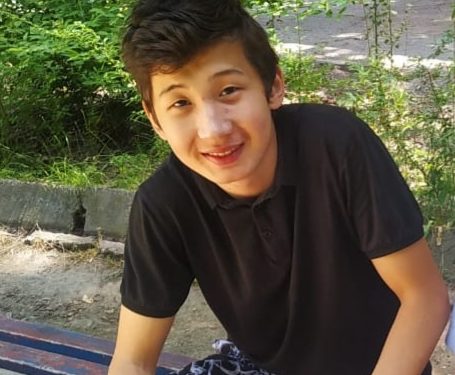 «Үйүнөн чыккан боюнча кайтып барган эмес». Балыкчыда 18 жаштагы Азим Садырбеков изделип жатат