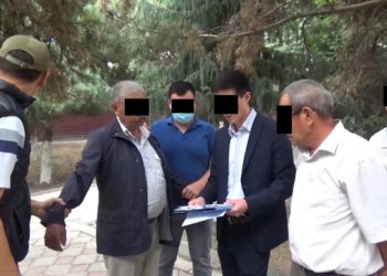 Акыйкатчынын Ысык-Көл облусу боюнча инспектору пара алып жаткан жеринен кармалды