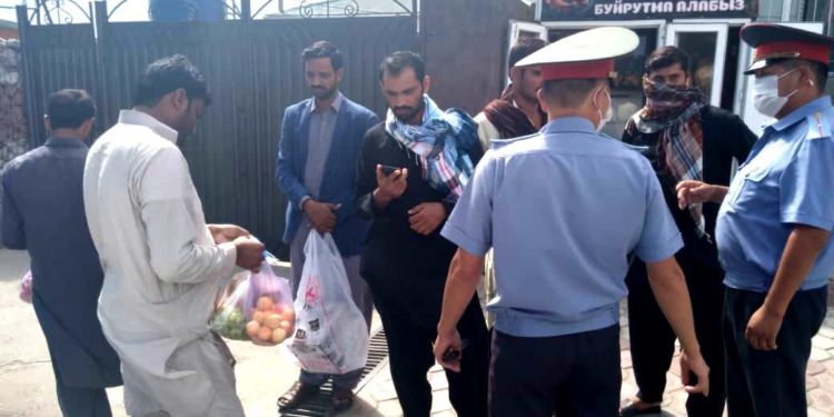 Ысык-Көлдө да милиция кызматкерлери пакистандыктар менен түшүндүрүү иштерин жүргүзүштү