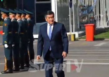 Эгемендүүлүктүн 30 жылдыгына арналган иш-чарага мурдагы президенттер Сооронбай Жээнбеков менен Роза Отунбаева келди