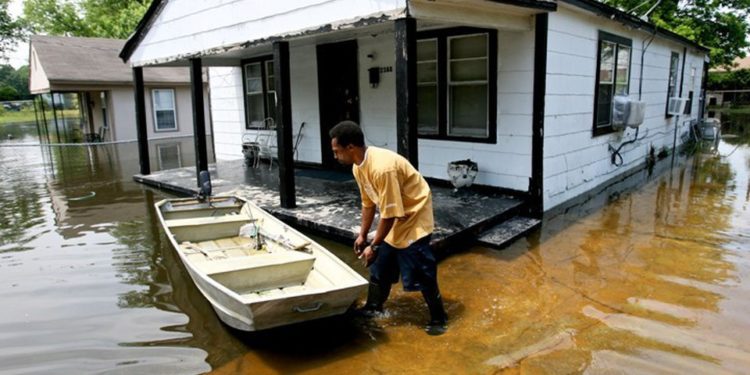 Теннессидеги суу ташкыны 10 кишинин өмүрүн алды