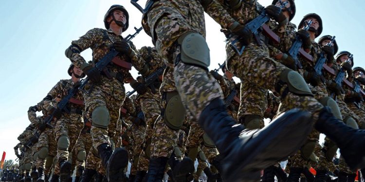 Кыргызстандын аскер кызматкерлеринин пенсиясы жогорулады