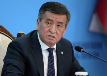 Экс-президент Сооронбай Жээнбеков сурактан чыкты