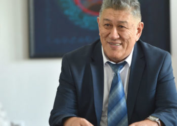 Мамлекеттик катчы Чолпонбек Абыкеев: «Президентти сынга алуу — 83 пайыз элдин бетине түкүрүү»