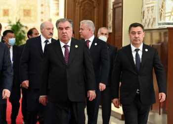 Президент Садыр Жапаров ЖККУ саммитинде кыргыз-тажик мамлекеттик чек арасы боюнча маселени көтөрдү