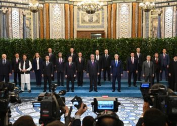 Садыр Жапаров ШКУ саммитине катышуу үчүн Душанбе шаарындагы «Коха Навруз» комплексине барды