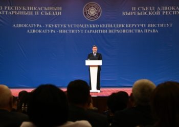 Садыр Жапаров адвокаттардын съездине келүүгө бир шарт койгонун айтты