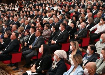 Садыр Жапаров: «Кыргыз соту жаргылчак сыяктуу, кокус ага түшсөң андан оңой менен чыга албайсың»