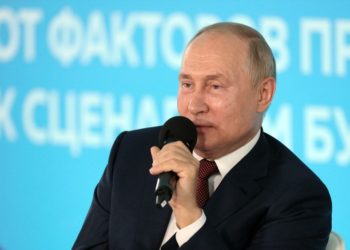 Ачык сабакта окуучу Владимир Путиндин сөзүн оңдоду (видео)