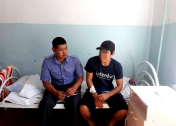 Жалал-Абадда милиция кызматкерлери даракка асынган жигитти сактап калышты