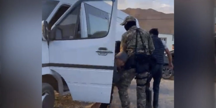 Каракчылыкка, майнинг-ферма түзүүгө жана мүлккө зыян келтирүүгө шектелгендер кармалды (видео)