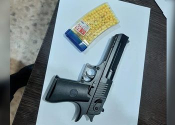 Бишкекте оюнчук тапанча менен адамга кол салган шектүү кармалды