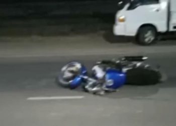 Сокулук районунда мотоциклист сүзүп кеткен 52 жаштагы аял каза болду (видео)