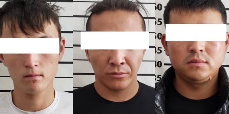 «Тапанча менен коркутуп…» Чүйдө 17 жаштагы жигитти карактап кетишкен