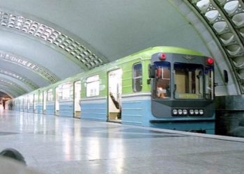 Ташкенттеги метродо жаш кыз өз жанын кыюуга аракет кылган (видео)