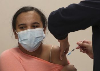 Өзбекстанда 12 жаштан жогорку балдар коронавируска каршы эмделет