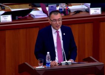 Толкунбек Абдыгулов депутаттардан аны кызматтан бошотуусун суранды