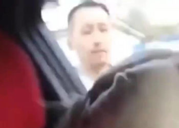 Милиция рулдагы аял кишиге кол көтөргөн жаранды тапты (видео)