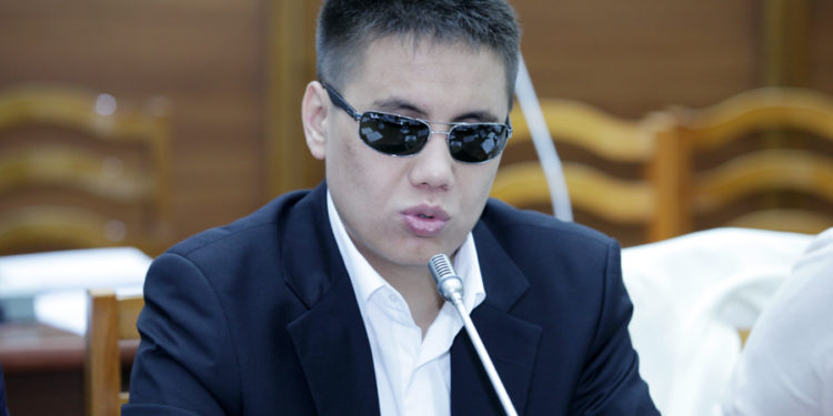 Бекешев Бөкөнтаевге: «Сиздин Курманбек Бакиевдин кадры экениңизди билем»