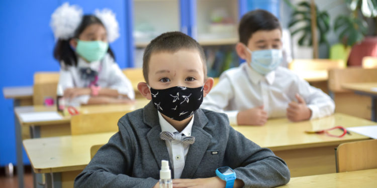 Бишкектин мектеп окуучулары менен мугалимдеринин дене табы күн сайын өлчөнөт