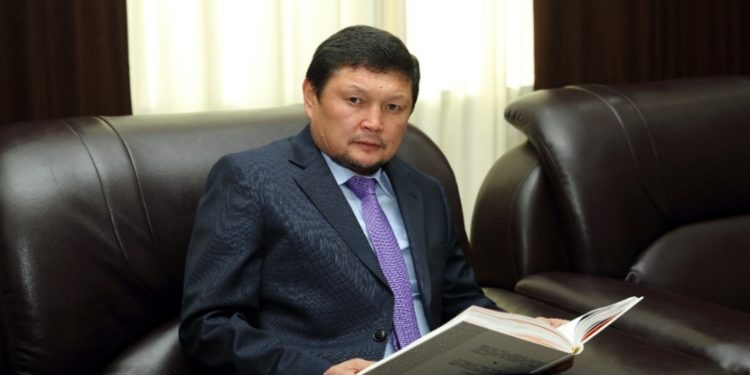 Сыймык Жапыкеев парламенттик шайлоого барабы? Өзүнүн жообу