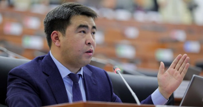 Курсан Асановдун сүйлөшүүсү делген видеодо аты аталган депутат Жанар Акаев үн катты (видео)