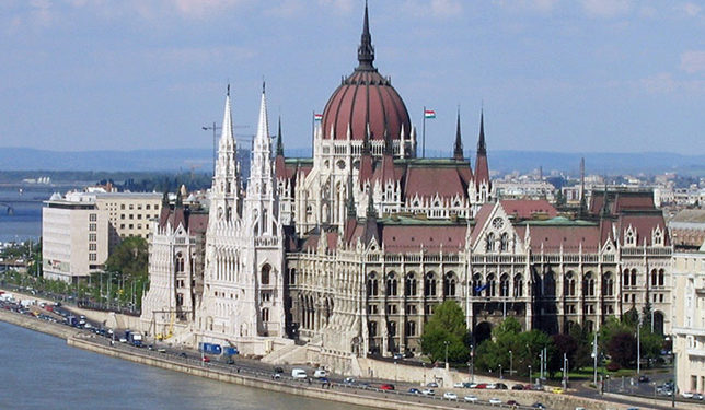 Парламенттик шайлоо. Венгрияда биринчи жолу шайлоо тилкеси ачылат