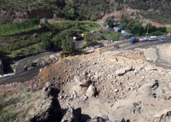 Нарындын Миң-Куш айылында жер көчкү жүрдү (сүрөт)