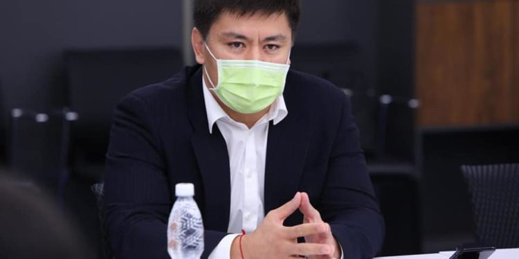 Бишкек шаардык кеңештин төрагасы жол кирени бекитүү укугу мэрияга өтүшү керек деп эсептейт