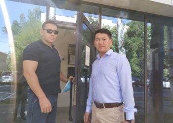 Мурдагы президент Алмазбек Атамбаевдин жан сакчысы ИИМде сурак берип жатат