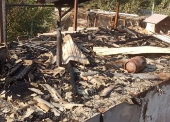 Чүйдө турак үйлөрдүн биринен өрт чыгып, аял киши жаракат алды