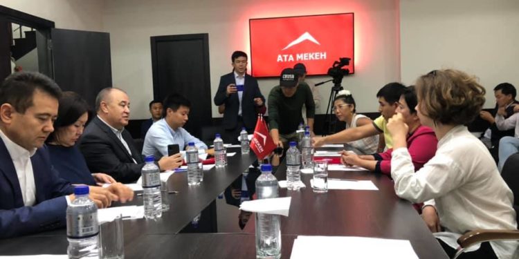 Парламенттик шайлоо. «Ата Мекен» менен «Реформа» коалиция түзүү боюнча меморандумга кол койду