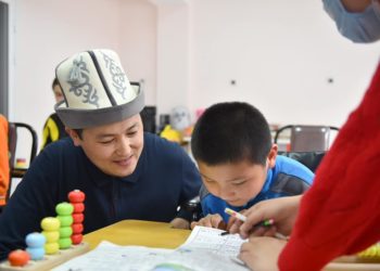 Эртең Улукбек Марипов Чүйдөгү мектептердин биринде ачык сабак өтөт