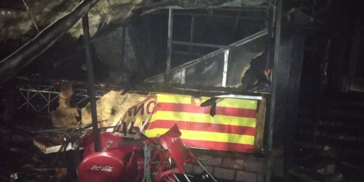 Бишкекте тез тамактануучу жай өрттөнүп кетти (сүрөт)