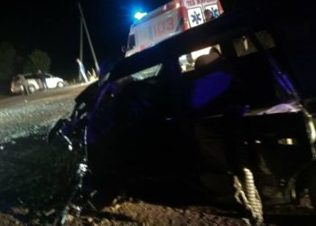 Нарында эки унаа сүзүшүп, 48 жаштагы киши унаада кыпчылып калган (сүрөт)