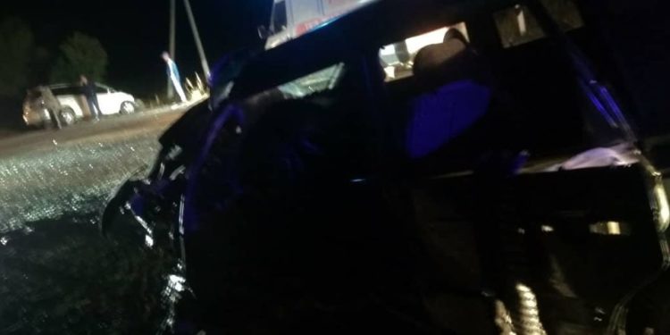 Нарында эки унаа сүзүшүп, 48 жаштагы киши унаада кыпчылып калган (сүрөт)