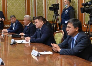 Жогорку Кеңештин төрагасы баштаган парламенттик делегация Орусияга иш сапары менен барды