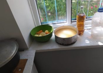 «Медкызмат жок, сейилдөө жок, тамакта эт жок». Токтогулдагы №52 колонияда мыйзам бузуулар аныкталды