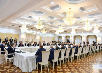 Министрлер Кабинетинин төрагасы түрк бизнесмендери менен жолугушту