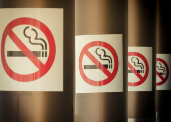 Кафе, ресторандарда кальян, тамеки чегүүгө болбойт. Мыйзамдын демилгечиси түшүндүрмө берди