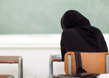 Мектепке хиджаб кийип барууга болобу? Министрликтин жообу