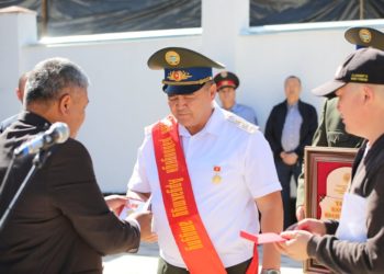 Камчыбек Ташиев Алай районунун ардактуу атуулу болду (сүрөт)