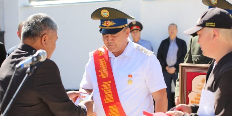 Камчыбек Ташиев Алай районунун ардактуу атуулу болду (сүрөт)