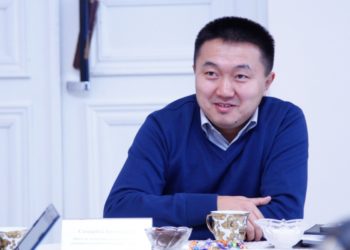 Алдамчылыкка шектелип Нарын шаарынын мэри Самарбек Болотбеков кармалды
