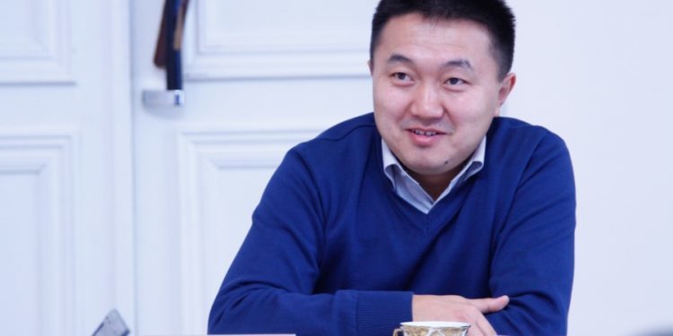 Нарындын мэри Самарбек Болотбеков эч жакка кетпөө тил каты менен бошотулду