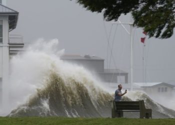 АКШда «Ида» куюну 44 адамдын өмүрүн алды (сүрөт)