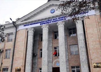 «Талапкерлердин тизмесин партиялар өз алдынча түзүшөт». БШК Акылбек Эшимовдун кармалышы боюнча билдирүү таратты